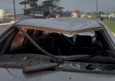 Caminhoneiro fazia a travessia da rodovia, na manh&atilde; desta quinta-feira (6), quando foi atingido por um
autom&oacute;vel na pista contr&aacute;ria 