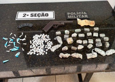 A pris&atilde;o ocorreu durante a&ccedil;&atilde;o da Pol&iacute;cia Militar, ap&oacute;s receber informa&ccedil;&otilde;es sobre venda de drogas e posse ilegal de arma de fogo