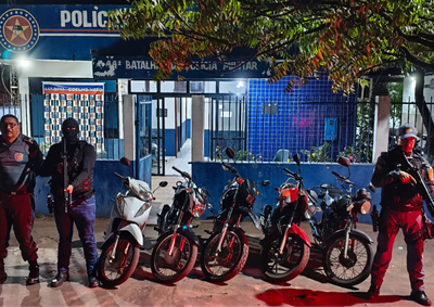Os ve&iacute;culos apresentando placas falsas e adultera&ccedil;&otilde;es em chassis e motores foram encontrados no pov. Bananalzinho ap&oacute;s informa&ccedil;&otilde;es recebidas pela pol&iacute;cia