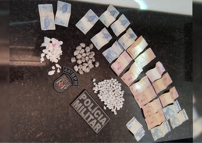 Pol&iacute;cia apreendeu 190 por&ccedil;&otilde;es de crack, maconha e coca&iacute;na, al&eacute;m de dinheiro em esp&eacute;cie