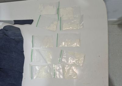 A&ccedil;&atilde;o da 51&ordf; CIPM encontrou dez papelotes de subst&acirc;ncia an&aacute;loga &agrave; coca&iacute;na ap&oacute;s den&uacute;ncias de moradores
