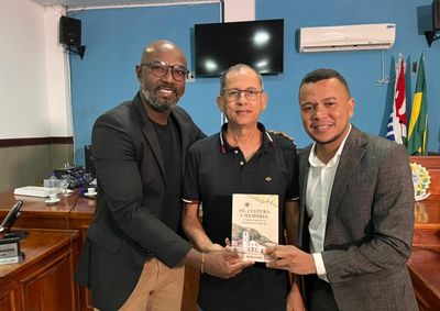 Obra re&uacute;ne informa&ccedil;&otilde;es sobre a influ&ecirc;ncia da f&eacute; cat&oacute;lica na forma&ccedil;&atilde;o hist&oacute;rica, cultural e social do munic&iacute;pio 