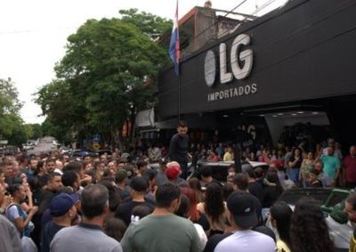 Evento ser&aacute; realizado de 21 a 23 de novembro e promete descontos reais em todos os setores da loja, atraindo brasileiros e turistas.