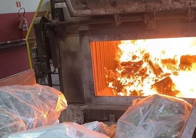Maconha, crack, coca&iacute;na e haxixe apreendidos em opera&ccedil;&otilde;es contra o tr&aacute;fico foram incinerados nesta sexta-feira.