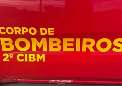 Chamas atingiram tr&ecirc;s estabelecimentos na avenida Paran&aacute;; preju&iacute;zo &eacute; alto e im&oacute;veis n&atilde;o tinham seguro.
