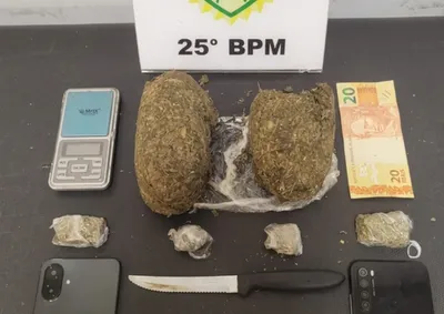 PM encontrou maconha, coca&iacute;na, balan&ccedil;a de precis&atilde;o e celulares durante a&ccedil;&atilde;o nas Zonas I e IV da cidade.