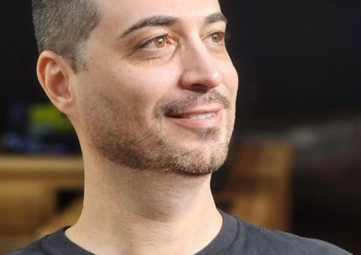 Rec&eacute;m-formado e atuando em Tapejara, Tiago Spricigo busca recursos para tratamento que ainda n&atilde;o foi disponibilizado pelo SUS.