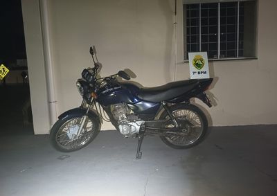 Abordagem da PM na Avenida Gua&iacute;ra terminou com apreens&atilde;o da motocicleta e autua&ccedil;&otilde;es por infra&ccedil;&otilde;es de tr&acirc;nsito.