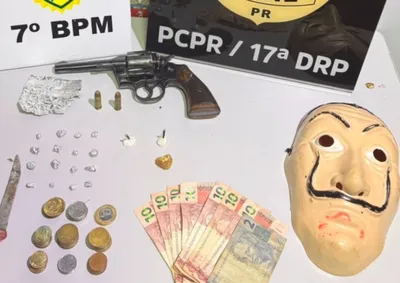 A&ccedil;&atilde;o conjunta da Pol&iacute;cia Civil e Militar encontrou drogas, muni&ccedil;&otilde;es, dinheiro e at&eacute; m&aacute;scara suspeita em resid&ecirc;ncia monitorada.
