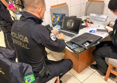 Opera&ccedil;&atilde;o da Pol&iacute;cia Federal investigou armazenamento de imagens de abuso sexual infantil em dispositivos eletr&ocirc;nicos.