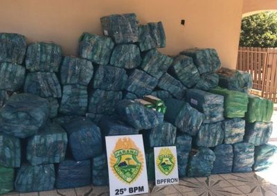 Carregamento saiu de propriedade rural em Amambai (MS) e tinha Curitiba (PR) como destino; homem foi preso com cerca de 1,5 tonelada de droga.