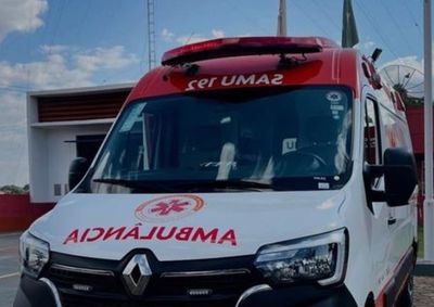 Acidente na Avenida Brasil envolveu motocicleta com dois adolescentes e um Nissan Sentra na manh&atilde; desta quinta-feira.