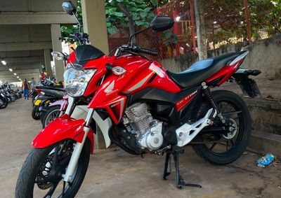 Crime aconteceu na noite de s&aacute;bado, no Centro de Cruzeiro do Oeste. Suspeito monitorou o local antes de fugir com a moto.