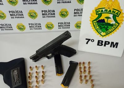 Arma, carregadores e muni&ccedil;&otilde;es foram apreendidos ap&oacute;s abordagem da Patrulha Rural em Cruzeiro do Oeste.