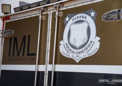 Vizinhos ouviram diversos disparos; v&iacute;tima foi localizada sem vida no sof&aacute; da resid&ecirc;ncia, com a porta de entrada arrombada.