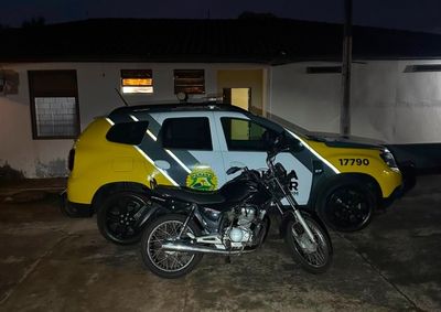 Condutor n&atilde;o possu&iacute;a CNH e motocicleta foi recolhida ao p&aacute;tio ap&oacute;s fiscaliza&ccedil;&atilde;o da Pol&iacute;cia Militar.