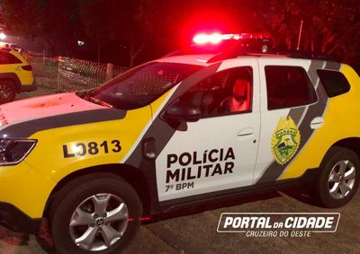 Ve&iacute;culo estava com farol apagado, placa levantada e escapamento com ru&iacute;do excessivo durante patrulhamento policial.