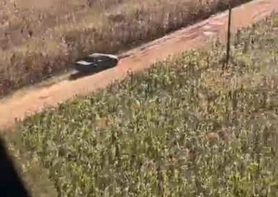 A&ccedil;&atilde;o integrada entre ComAv e BPFron interceptou ve&iacute;culo em Jussara; suspeito fugiu para a mata e segue sendo procurado.