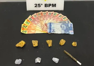 Homem de 21 anos foi flagrado com crack, maconha, dinheiro e celular durante a&ccedil;&atilde;o da Pol&iacute;cia Militar na Zona Seis.