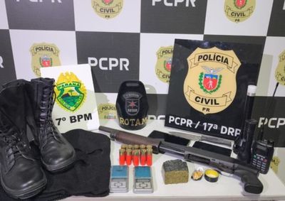 Homem de 30 anos era procurado pela Justi&ccedil;a e foi localizado durante a&ccedil;&atilde;o conjunta que tamb&eacute;m apreendeu arma, muni&ccedil;&otilde;es e entorpecentes.