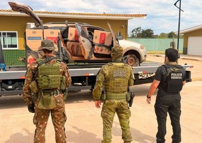 Motorista abandonou o carro e fugiu para uma &aacute;rea de mata; carga paraguaia foi avaliada em R$ 70 mil.