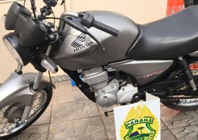 Motocicleta estava sem retrovisores e com escapamento adulterado; ve&iacute;culo foi apreendido ap&oacute;s acompanhamento da PM.