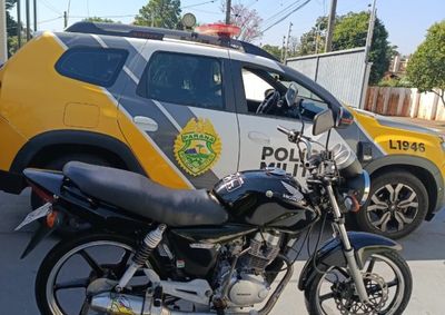 Condutor sem habilita&ccedil;&atilde;o foi abordado pela Pol&iacute;cia Militar; motocicleta tinha d&eacute;bitos e diversas irregularidades.