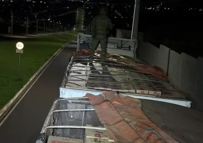 Motorista de 52 anos foi preso durante fiscaliza&ccedil;&atilde;o. Carga paraguaia seria levada para Ponta Grossa e est&aacute; avaliada em R$ 2,86 milh&otilde;es.
