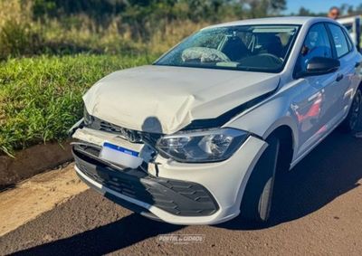 Van de Perobal levava tr&ecirc;s crian&ccedil;as e os pais para consulta m&eacute;dica quando foi atingida na traseira por um Polo, em Umuarama.