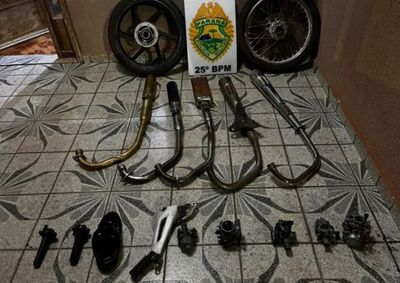 Dois adultos e cinco adolescentes foram identificados; opera&ccedil;&atilde;o conjunta recuperou motocicleta, ve&iacute;culo e diversos componentes furtados em Icara&iacute;ma.