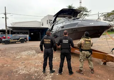 Embarca&ccedil;&atilde;o estava em um barrac&atilde;o pr&oacute;ximo ao Rio Paran&aacute;; opera&ccedil;&atilde;o investiga tr&aacute;fico transnacional e mira patrim&ocirc;nio de at&eacute; R$ 50 milh&otilde;es.