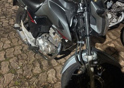 Jovem de 18 anos foi abordado durante patrulhamento no Centro; motocicleta foi apreendida e encaminhada ao p&aacute;tio credenciado.