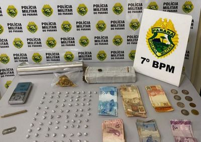 Abordagem no Jardim das Flores terminou com apreens&atilde;o de maconha, crack, dinheiro e materiais usados para preparar entorpecentes.