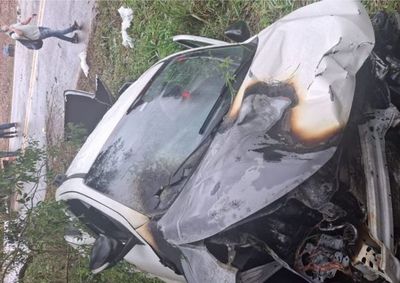 Colis&atilde;o ocorreu na manh&atilde; desta quarta-feira (14), em Goioer&ecirc;; motorista de 27 anos foi levado ao hospital e teste do baf&ocirc;metro deu negativo.