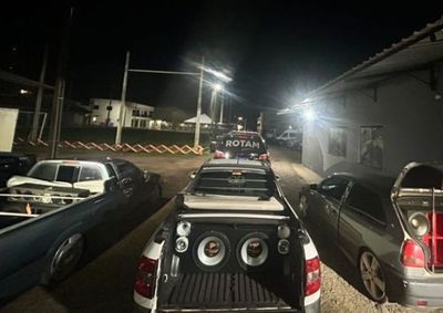 Rotam abordou os ve&iacute;culos durante a madrugada no Parque Alto da Paran&aacute;; carros tinham som alto, altera&ccedil;&otilde;es na suspens&atilde;o e pend&ecirc;ncias na documenta&ccedil;&atilde;o.