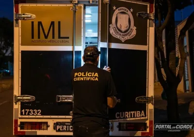 Dois homens encapuzados invadiram a resid&ecirc;ncia, atiraram contra a v&iacute;tima e fugiram de motocicleta; Pol&iacute;cia Civil investiga o homic&iacute;dio.