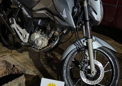 Ve&iacute;culo circulava sem retrovisores e com ru&iacute;do excessivo; motocicleta foi recolhida at&eacute; a regulariza&ccedil;&atilde;o das irregularidades.