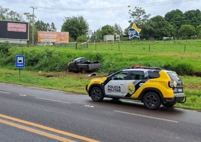 Acidente ocorreu durante a madrugada entre Umuarama e Lovat; caminhonete foi encontrada horas depois e o condutor, de 30 anos, ficou ferido.