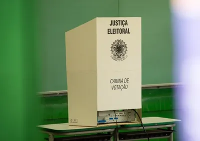 Um total de 1.219 eleitores deixaram de ir &agrave;s urnas neste domingo.