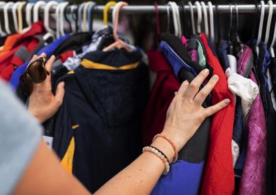 Evento acontece das 9h &agrave;s 15h, no Sal&atilde;o da Associa&ccedil;&atilde;o Comercial, com pe&ccedil;as por R$ 5,00 e renda destinada &agrave; constru&ccedil;&atilde;o da sala das crian&ccedil;as.