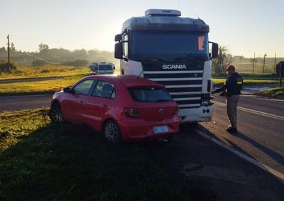 Acidente aconteceu no trevo de acesso &agrave; Estrada Boiadeira, em Cruzeiro do Oeste; v&iacute;timas de 3 e 8 anos foram encaminhadas ao hospital.