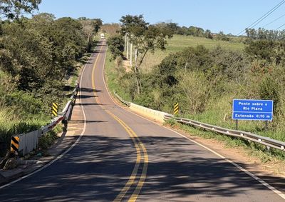 Reportagem esteve no local e confirmou que as duas pontes seguem normais; &oacute;rg&atilde;os oficiais tamb&eacute;m n&atilde;o confirmaram o boato.