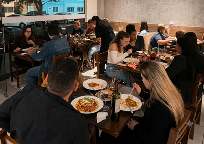Evento acontece nesta sexta (31) com rod&iacute;zio de massas artesanais produzidas na pr&oacute;pria Thomazzi, entrada especial e vagas limitadas.