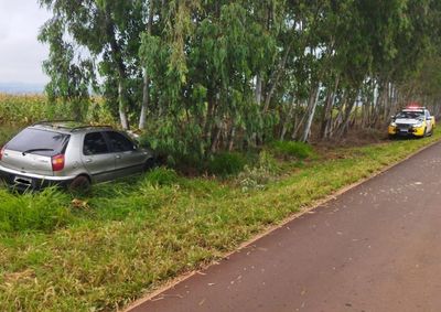 Acidente aconteceu entre S&atilde;o Carlos do Iva&iacute; e Japur&aacute;; v&iacute;tima, de 49 anos, morreu ainda no local.