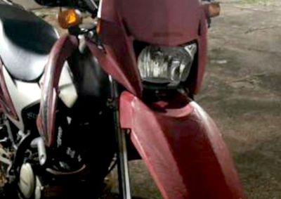 V&iacute;tima caminhava com uma mulher pela Estrada do Bagre quando os dois foram atingidos, ela tamb&eacute;m sofreu escoria&ccedil;&otilde;es e foi hospitalizada