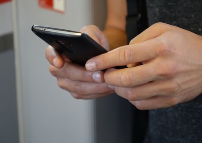 Criminoso alegou que a conta havia sido clonada e induziu a v&iacute;tima a realizar opera&ccedil;&otilde;es banc&aacute;rias.