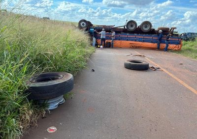 O condutor do carro, de 57 anos, e duas passageiras, de 38 e 17 anos, morreram ainda no local. Uma quarta ocupante, de 60 anos, sofreu ferimentos