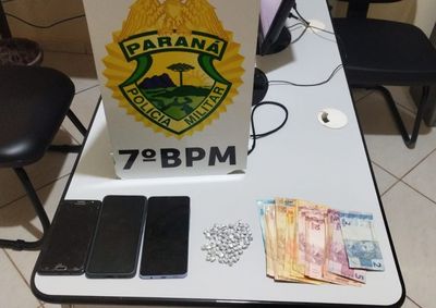 Pol&iacute;cia Militar e Pol&iacute;cia Civil atuaram juntas no bairro Cohapar 3; tamb&eacute;m foram apreendidos R$ 952 em dinheiro e um celular