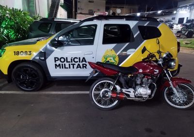 PM abordou moto ap&oacute;s den&uacute;ncia sobre falta de placa e descobriu, durante a ocorr&ecirc;ncia, que o ve&iacute;culo havia acabado de ser furtado.