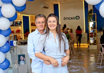 Novo espa&ccedil;o, mais moderno e bem localizado, recebeu grande p&uacute;blico no dia 5; durante todo o m&ecirc;s, clientes ganham arma&ccedil;&otilde;es selecionadas na compra das lentes